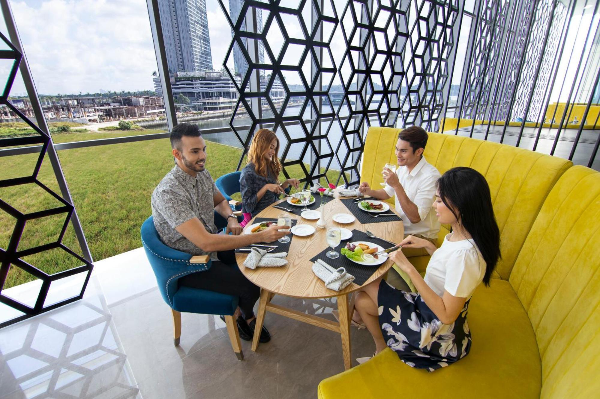 Fraser Place Puteri Harbour Nusajaya  Exterior foto Sky Bar